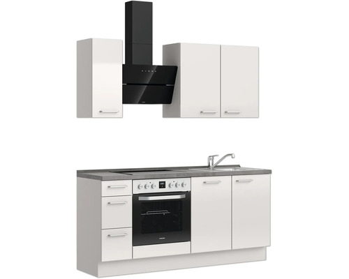 Küchenzeile mit Spüle, Herd, Backofen, Dunstabzugshaube und Hängeschränken