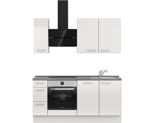 Küchenzeile mit Spüle, Herd, Backofen, Dunstabzugshaube und Schränken