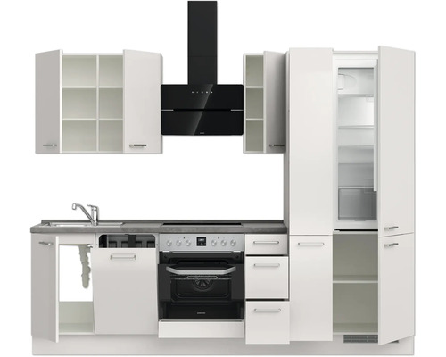 Küchenzeile mit Spüle, Herd, Dunstabzugshaube, Kühlschrank und Schränken