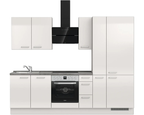 Komplette Küche mit Spüle, Herd, Dunstabzugshaube und Schränken