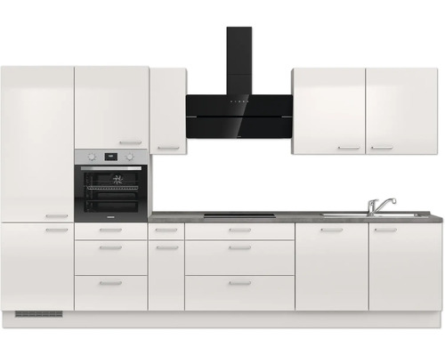 Komplette Küchenzeile mit Hängeschränken, Dunstabzugshaube und Einbaubackofen