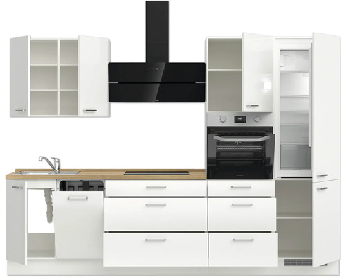 Komplette Küchenzeile mit Spüle, Kochfeld, Dunstabzugshaube, Backofen, Kühlschrank und Schränken