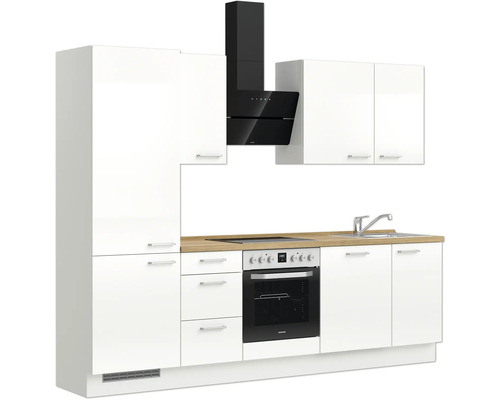 Küchenzeile mit Schränken, Arbeitsplatte, Spüle, Herd und Dunstabzugshaube