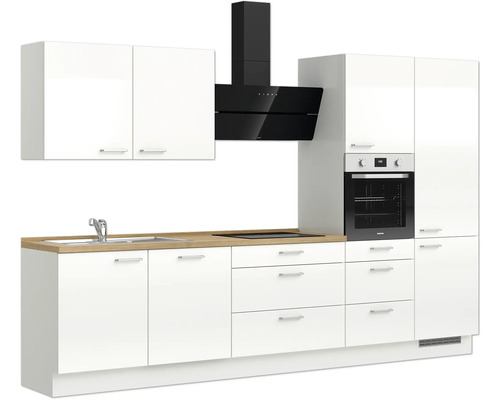 Küchenzeile mit Spüle, Herd, Dunstabzugshaube und Backofen