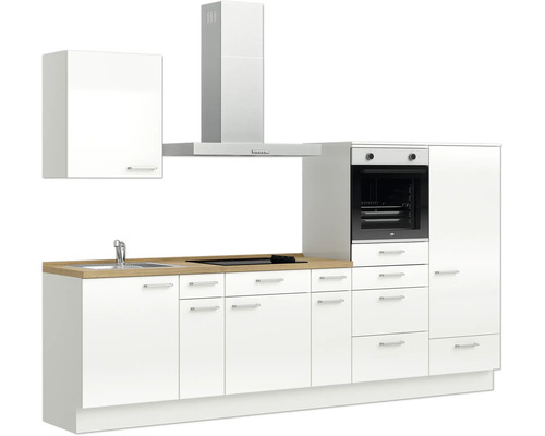 Küchenzeile mit Spüle, Kochfeld, Dunstabzugshaube und Backofen