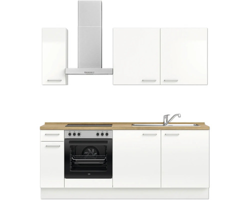 Küchenzeile mit Spüle, Herd, Backofen und Dunstabzugshaube