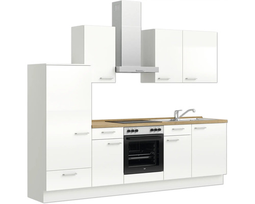 Küchenzeile mit weißen Schränken, Dunstabzugshaube und Backofen
