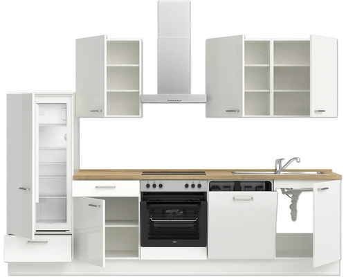 Komplette weiße Küche mit Spüle, Herd, Backofen, Dunstabzugshaube, Geschirrspüler, Kühlschrank und Hängeschränken