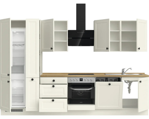 Küchenzeile mit Kühlschrank, Backofen, Spüle und Dunstabzugshaube