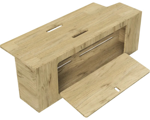 Holzfarbener Beistelltisch mit offener Klappe und Fächern