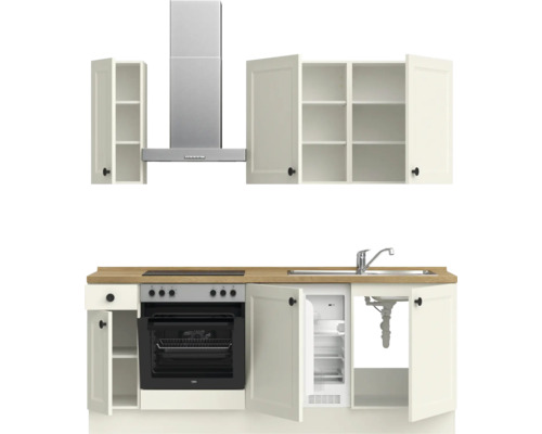 Küchenzeile mit Spüle, Herd, Backofen, Kühlschrank, Dunstabzugshaube und Schränken