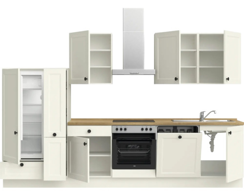 Komplette Küchenzeile mit Ober- und Unterschränken, Kühlschrank, Spüle, Herd und Dunstabzugshaube.