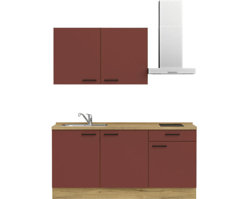 Küchenzeile mit Spüle, Kochfeld und Dunstabzugshaube