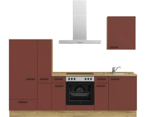 Küchenzeile mit Elektroherd, Dunstabzugshaube und Spüle