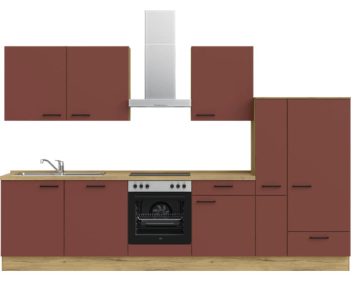 Komplette Küche mit Spüle, Herd, Dunstabzugshaube und Schränken