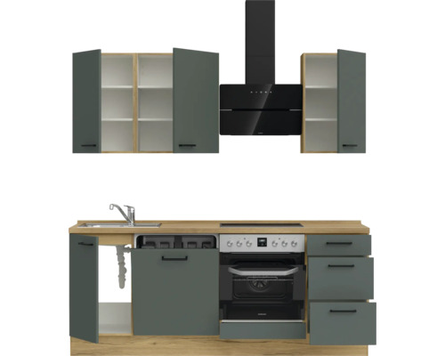 Küchenzeile mit Spüle, Herd, Dunstabzugshaube und Schränken