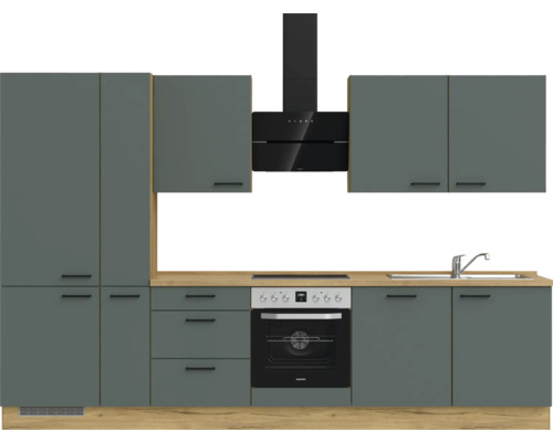 Moderne Küche mit grauen Schränken, Holz Arbeitsplatte, Dunstabzugshaube und eingebautem Ofen