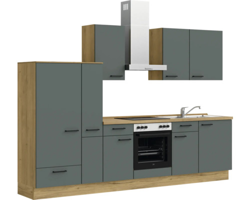 Küchenzeile mit Hängeschränken, Spüle, Herd und Dunstabzugshaube