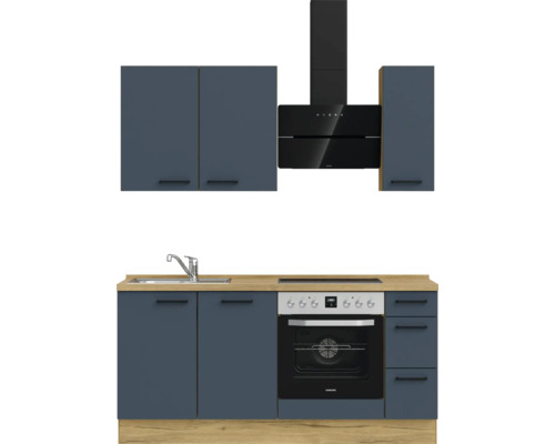 Küchenzeile mit Spüle, Herd, Backofen, Dunstabzugshaube und Schränken