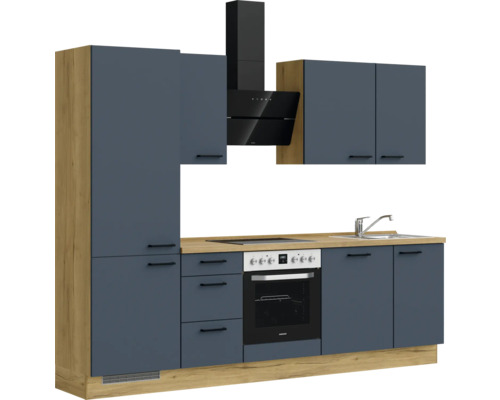 Komplette Küche mit Schränken, Spüle, Herd und Dunstabzugshaube