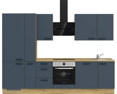 Küchenzeile mit Hänge- und Unterschränken, Spüle, Kochfeld, Backofen und Dunstabzugshaube