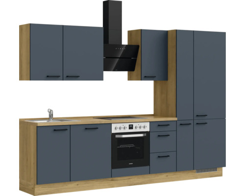 Komplette Küche mit Spüle, Herd, Backofen, Dunstabzugshaube und Schränken