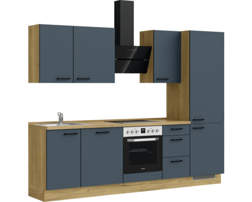 Komplette Küche mit Hängeschränken, Spüle, Herd und Dunstabzugshaube