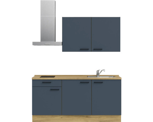 Küchenzeile mit Spüle, Kochfeld und Dunstabzugshaube