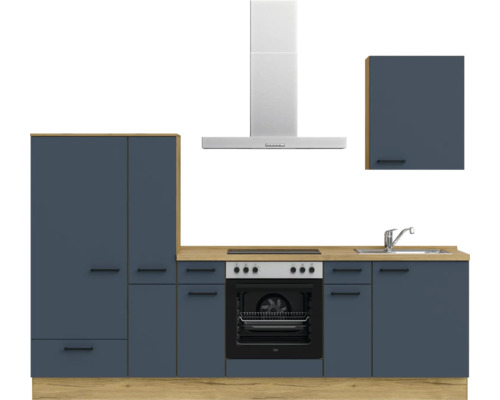 Küchenzeile mit Unterschränken, Hängeschränken, Herd und Dunstabzugshaube
