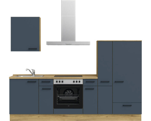 Küchenzeile mit Spüle, Kochfeld, Backofen und Dunstabzugshaube