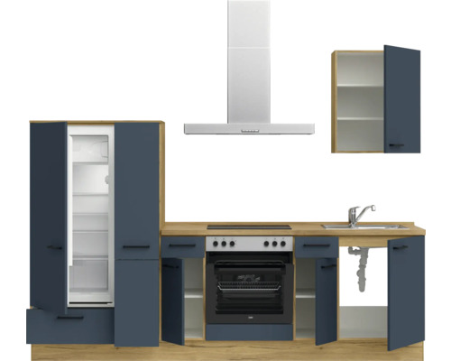 Küchenzeile mit Elektrogeräten, Spüle und Dunstabzugshaube