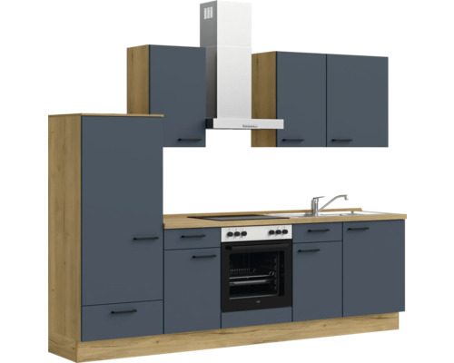 Komplette Küchenzeile mit Hängeschränken, Spüle, Herd und Dunstabzugshaube