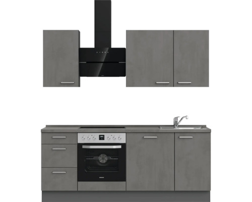 Küchenzeile mit Spüle, Herd, Dunstabzugshaube und Hängeschränken