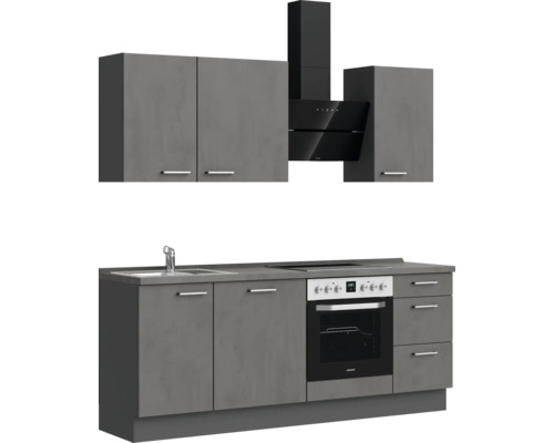 Komplette Küchenzeile mit Spüle, Herd, Dunstabzugshaube und Hängeschränken