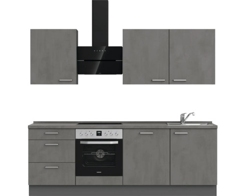 Küchenzeile mit Schränken, Spüle, Herd und Dunstabzugshaube