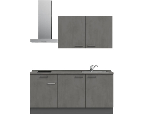 Küchenzeile mit Dunstabzugshaube und Spüle