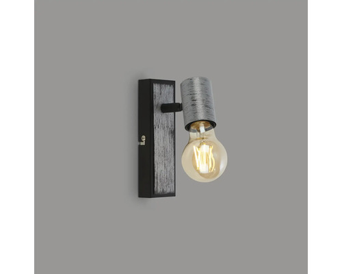 Wandleuchte mit Metallelementen und Glühbirne