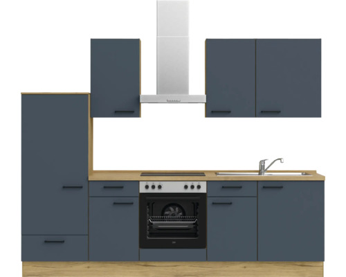 Küchenzeile mit Spüle, Kochfeld, Backofen und Dunstabzugshaube