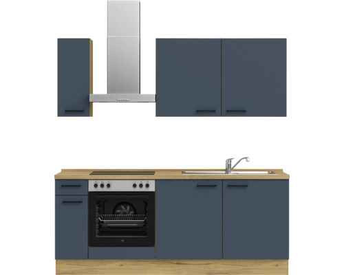 Komplette Küchenzeile mit Hängeschränken, Spüle, Herd und Dunstabzugshaube
