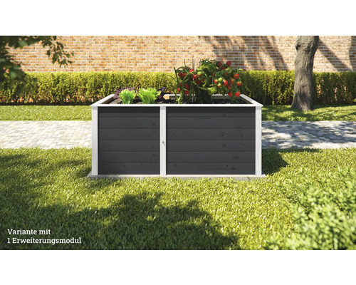 Hochbeet mit Erweiterungsmodul im Garten mit Salat und Tomatenpflanzen