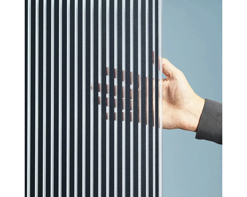 Dekorglas mit Streifenmuster und Hand