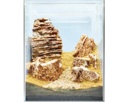 Aquarium mit Steinen und Sand