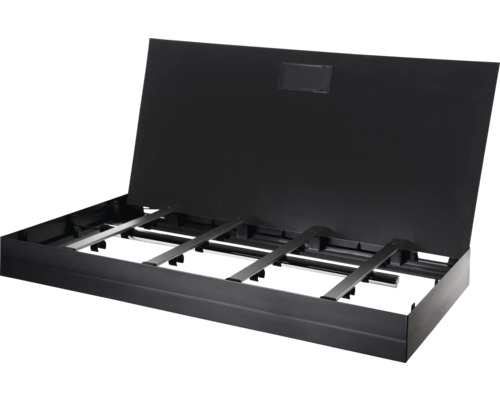 Offene, schwarze Gerätebox mit Träger