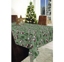 Festliche Tischdekoration mit einer Tischdecke mit Weihnachtsmotiven im Esszimmer