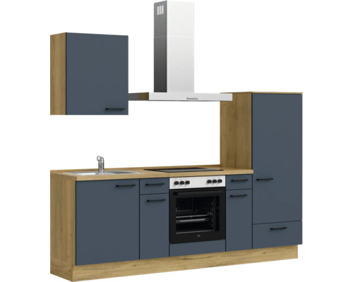 Küchenzeile mit Spüle, Herd, Backofen und Dunstabzugshaube