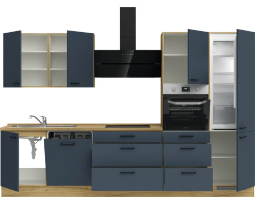 Küchenzeile mit Spüle, Geschirrspüler, Schubladen, Kochfeld, Backofen, Dunstabzugshaube, Kühlschrank und Schränken