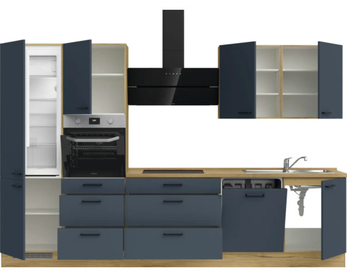 Komplette Küche mit Spüle, Geschirrspüler, Herd, Dunstabzugshaube, Kühl- und Gefrierschrank sowie Ober- und Unterschränken