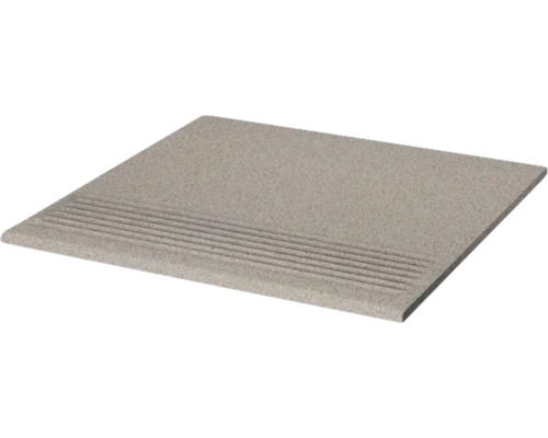 Betonstufe mit Rillen für den Außenbereich