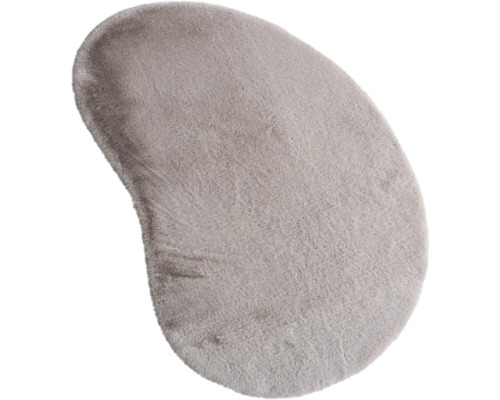 Grauer Teppich mit ungewöhnlicher Form