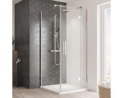 Eckdusche mit klaren Glaswänden und Aufputzarmatur im Badezimmer